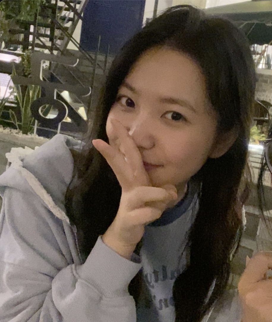 yerisexc's tweet photo. YERI IN VIETNAM https://t.co/rq4Dk847Cy
