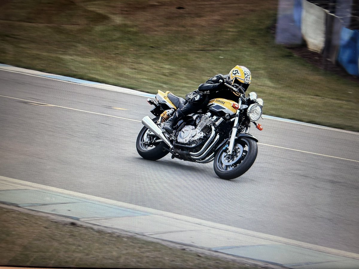 XJRT1964's tweet image. Tuesday Throwback - 08.04.13 The one and only time I took my beautiful XJR on track - had to do it 😎 @YMUKofficial @yamaharacingcom #donnington