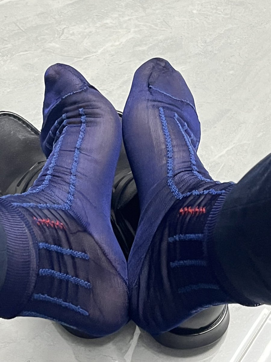 夏天来了，办公室又可以脱鞋了～