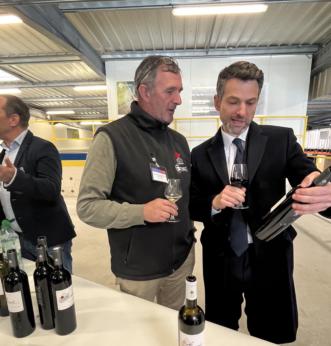 En Corrèze à #Brive aux côtés d’entreprises qui décident d’investir dans l’innovation malgré le contexte international. Face au protectionnisme qui inquiète, assurer notre souveraineté tout en augmentant l’attractivité de nos offres à l’export est fondamental.
<a href="/medef/">Mouvement des Entreprises de France</a>