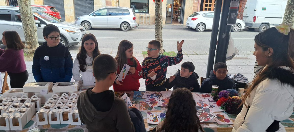 ANDRAMARIIKASTO's tweet image. Sakanako hainbat eragilerekin batera, Palestinaren aldeko Elkartasun Azoka arrakastatsua ospatu genuen igandean.