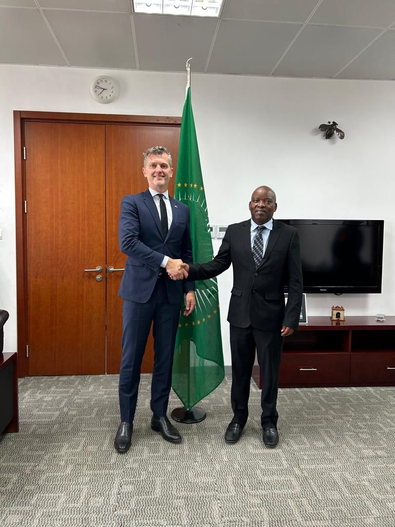 Sune Krogstrup π©π° (@dkambinaddis) on Twitter photo Had the pleasure of meeting with H.E. Commissioner <a href="/MosesVilakati/">H.E Moses Vilakati</a> π€
We discussed our shared focus on climate-resilient development in the context of peace and security ποΈas well as DKβAU collaboration ahead of the upcoming African Climate Summit and COP30 π±ππ©π° Had the pleasure of meeting with H.E. Commissioner <a href="/MosesVilakati/">H.E Moses Vilakati</a> π€
We discussed our shared focus on climate-resilient development in the context of peace and security ποΈas well as DKβAU collaboration ahead of the upcoming African Climate Summit and COP30 π±ππ©π°