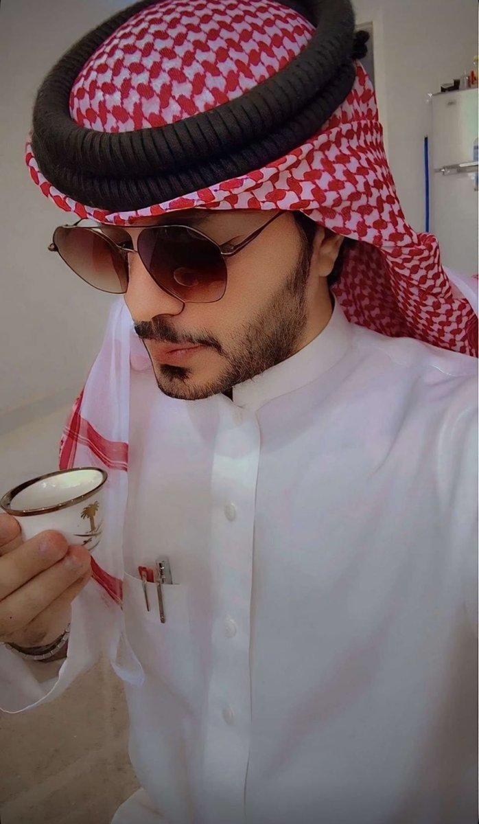 bmm_412's tweet photo. انا الشاعر اللي ماحذٍ قسم فالاعلام 
بديت انت قدامي لاكني تعديتك 

قصيدي تناقله الجماهير والايام 
وقصيدك كذا مايعرفه غير اهل بيتك

#محمد_بن_درعان https://t.co/WYBG0C6A2c