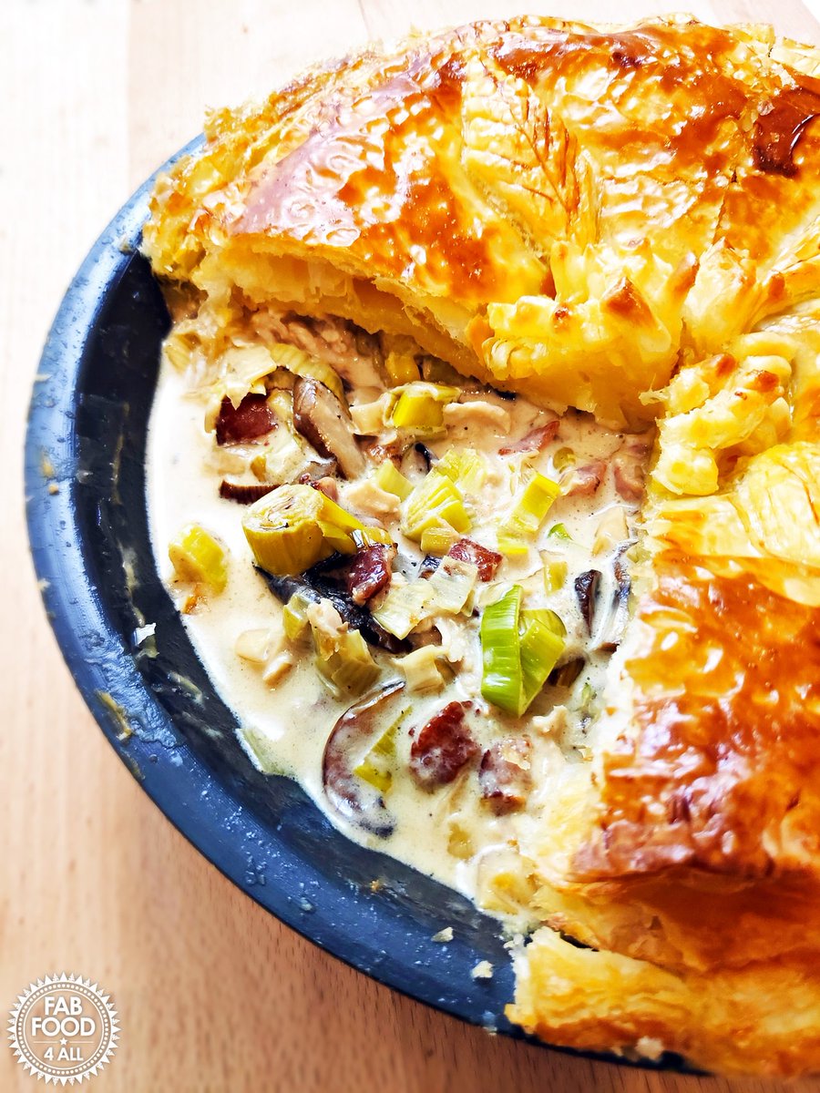 FabFood4All's tweet photo. Dive into the deliciousness of my Sumptuous Turkey Pie! Perfectly seasoned turkey, bacon, mushrooms, leeks and cream, topped with a flaky crust, is the ultimate comfort food. Who's ready to indulge? https://t.co/ziry7VpJ8x  #TurkeyPie #ComfortFood #Foodie https://t.co/w3QMgSbkDj
