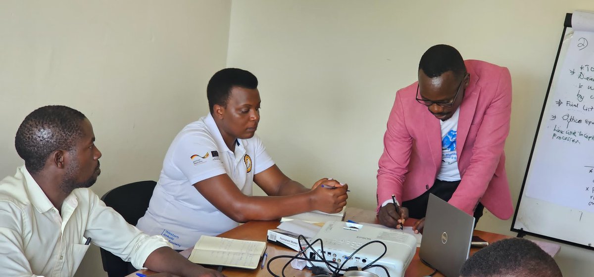 WACSOF's tweet photo. ...strengthen parent-child bonds &amp; promote healthy development for children below 3 years.

Our team has now gone through a project induction process to ensure shared understanding &amp; commitment as we begin this work. #REALFathers                   3/4 https://t.co/452DnnEDGT