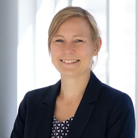 ifo Institut (@ifo_institut) on Twitter photo Die künftige Wirtschaftspolitik in Deutschland 🇩🇪 sollte wieder verstärkt auf marktwirtschaftliche Mechanismen und Wettbewerb setzen, wie es das ursprüngliche Konzept der #SozialenMarktwirtschaft vorsieht. #ifoGutachten für das <a href="/BMWK/">Bundesministerium für Wirtschaft und Klimaschutz</a>. ➡️ifo.de/pressemitteilu… Die künftige Wirtschaftspolitik in Deutschland 🇩🇪 sollte wieder verstärkt auf marktwirtschaftliche Mechanismen und Wettbewerb setzen, wie es das ursprüngliche Konzept der #SozialenMarktwirtschaft vorsieht. #ifoGutachten für das <a href="/BMWK/">Bundesministerium für Wirtschaft und Klimaschutz</a>. ➡️ifo.de/pressemitteilu…