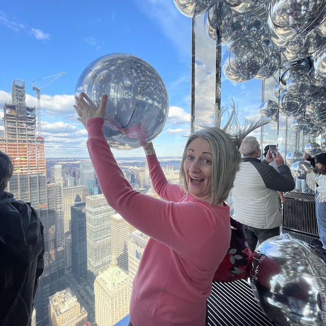 Great visit to the Summit One Vanderbilt building last year - the Affinity room with lots of balls was fun, and the views all round were stunning.

Read my post for a review and top tips for visiting the Summit lttr.ai/AdYOJ #NewYorkCity #SummitOV