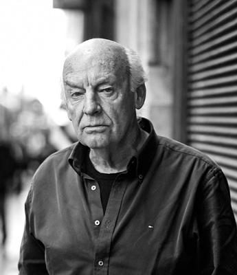 “Yo no creo en la caridad. Creo en la solidaridad. La caridad es humillante porque se ejerce verticalmente y desde arriba; la solidaridad es horizontal e implica respeto mutuo. Tenemos mucho que aprender de los otros”

Eduardo Galeano