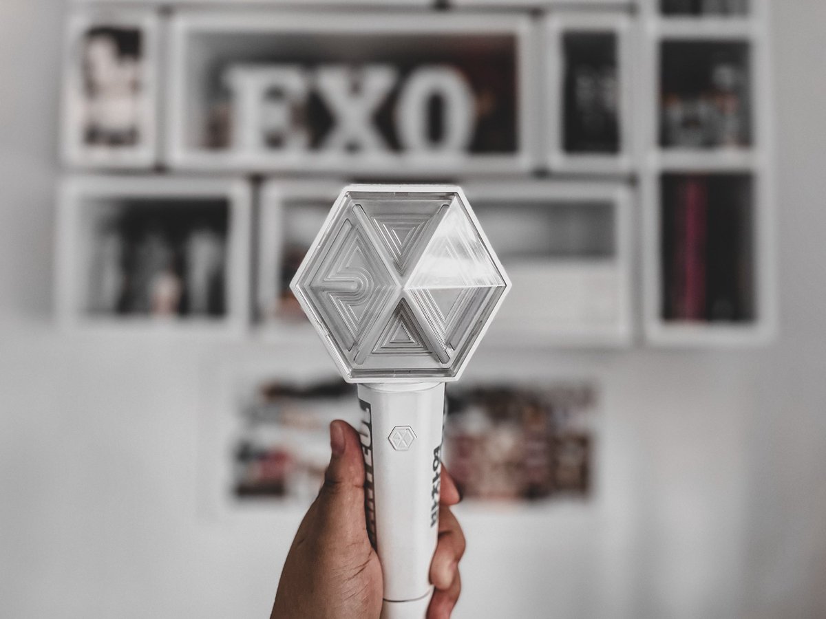 cressmoonlaurel's tweet photo. Happy 13th my brightest stars, my EXO. ❤️
#EXO #EXO13thAnniversary #13YearsWithEXO #WeAreOneandThirteen https://t.co/7kZShDXDC2