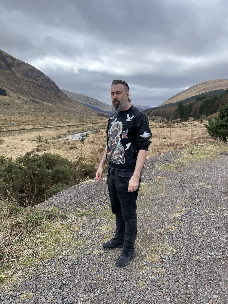 Twitch.tv/1030 (@1030) on Twitter photo 🏴 Do you have access to a campervan we could rent/borrow for the middle two weeks in May? It’s a key prop for a film I’m producing with <a href="/Scroobiuspipyo/">Scroobius Pip</a> - ideally has a bed inside and double-doors in the back. We’ll be very kind to it. We’re fully insured and wonderful people. x 🏴 Do you have access to a campervan we could rent/borrow for the middle two weeks in May? It’s a key prop for a film I’m producing with <a href="/Scroobiuspipyo/">Scroobius Pip</a> - ideally has a bed inside and double-doors in the back. We’ll be very kind to it. We’re fully insured and wonderful people. x