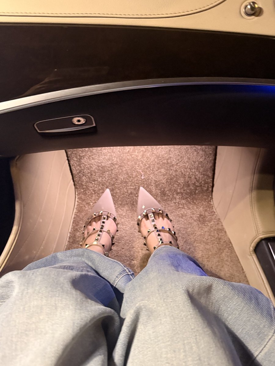 压力太大了 你可以舔舔我的脚吗 ？