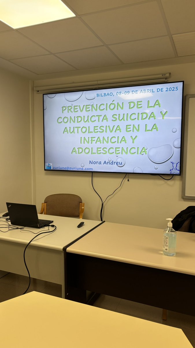 SOSdemencias's tweet photo. Hoy comenzamos la segunda edición de esta formación sobre Prevención del #Suicidio en el #IVAP. Espero que sea tan chula como la de la semana pasada y que les sepa transmitir todo lo que quiero o, al menos, parte de lo que quiero. https://t.co/1txmbLXpj0