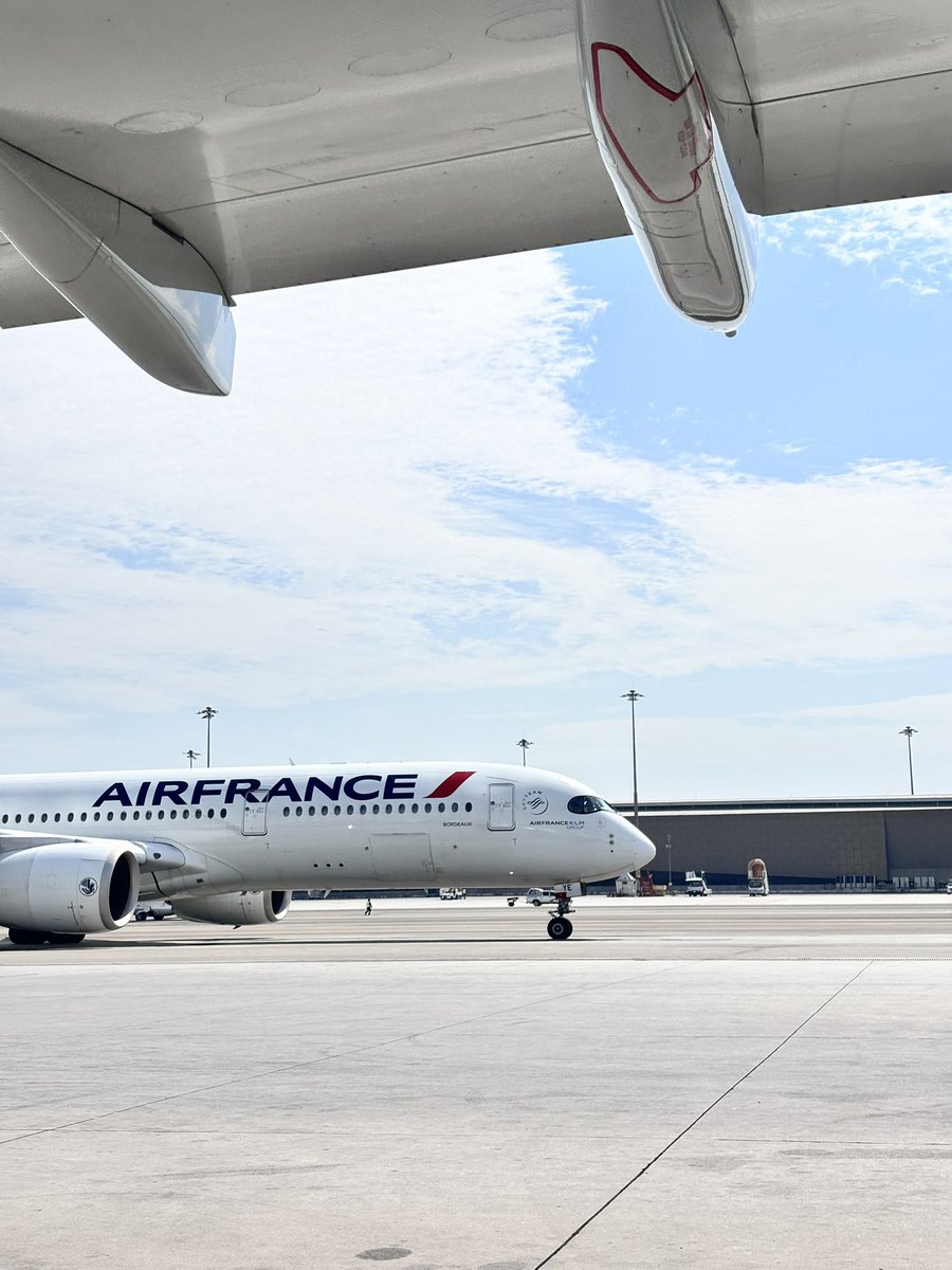 โอเคกับตัวเองเวอร์ชั่นนี้แหละ เก่งกว่านี้ไม่ไหวแล้ว เหนื่อยมากกว่านี้ไม่ได้แล้ว ถ้าจะต้องแตกสลายไปมากกว่านี้อีกคงประกอบตัวเองขึ้นมาได้ลำบากแต่ก็ภูมิใจที่เราสู้มาจนถึงขนาดนี้ได้ เธอทำเต็มที่แล้วคนเก่ง🤍