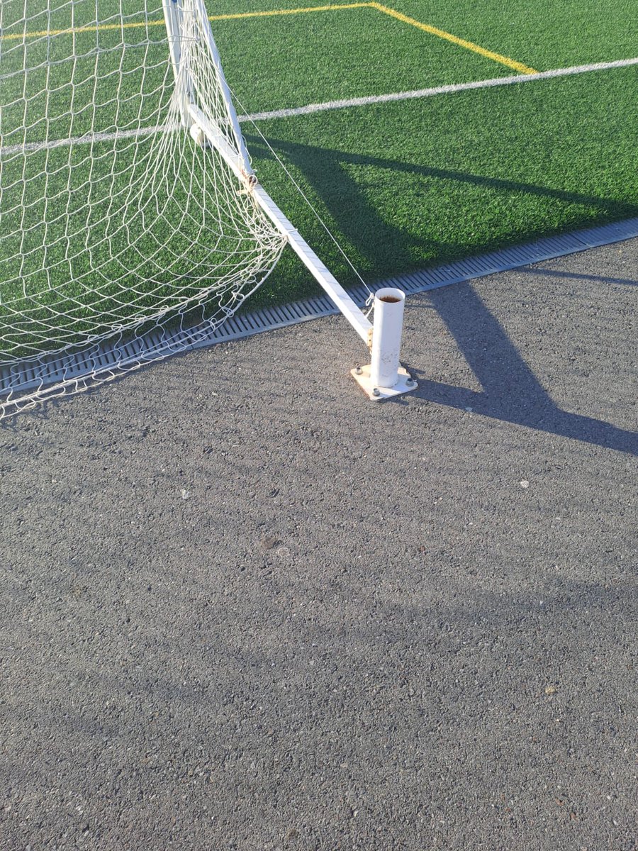 Hola <a href="/FedExFutbol/">Fexfutbol</a> ,

Podriáis poner proteccion a las porterias de F7, el otro día un jugador nuestro se abrió la cabeza antes de que vuelva a pasar lo mismo o incluso peor.
Gracias.