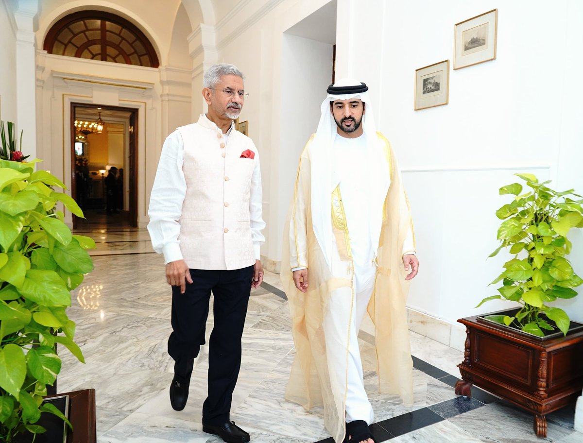 DrSJaishankar's tweet photo. Delighted to welcome Crown Prince of Dubai and DPM &amp; Minister of Defence of UAE HH @HamdanMohammed at the start of his first official visit to India.

Value his positive sentiments for our wide-ranging cooperation and vibrant ties. 

🇮🇳 🇦🇪 https://t.co/95swFwUKoh