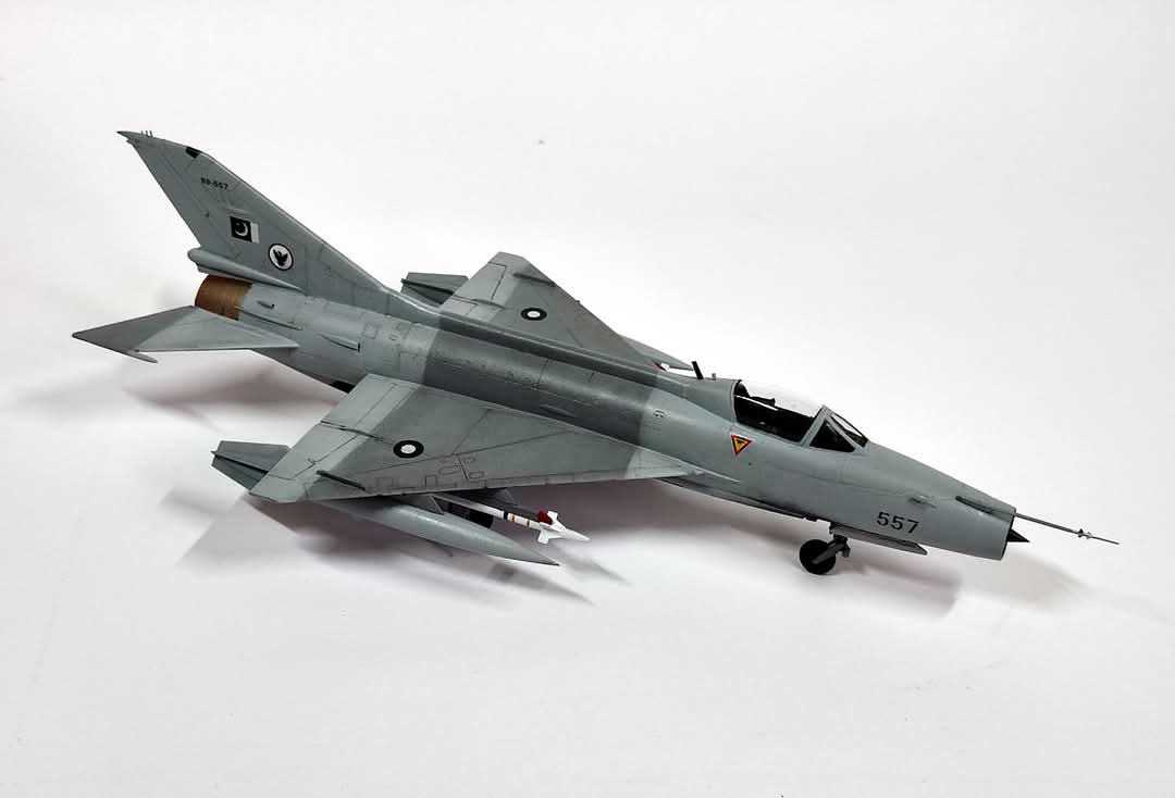 RehanSiraj1's tweet image. Made this 1/48 Trumpeter J-7 scale model as F-7P of PAF No. 19 Sqn.
Did some modifications to match with PAF variant.
This model will be going to the pilot who flew F-7Ps during his PAF days. He did his first solo on F-7P having this serial no 557.
#scalemodel #Pakistan