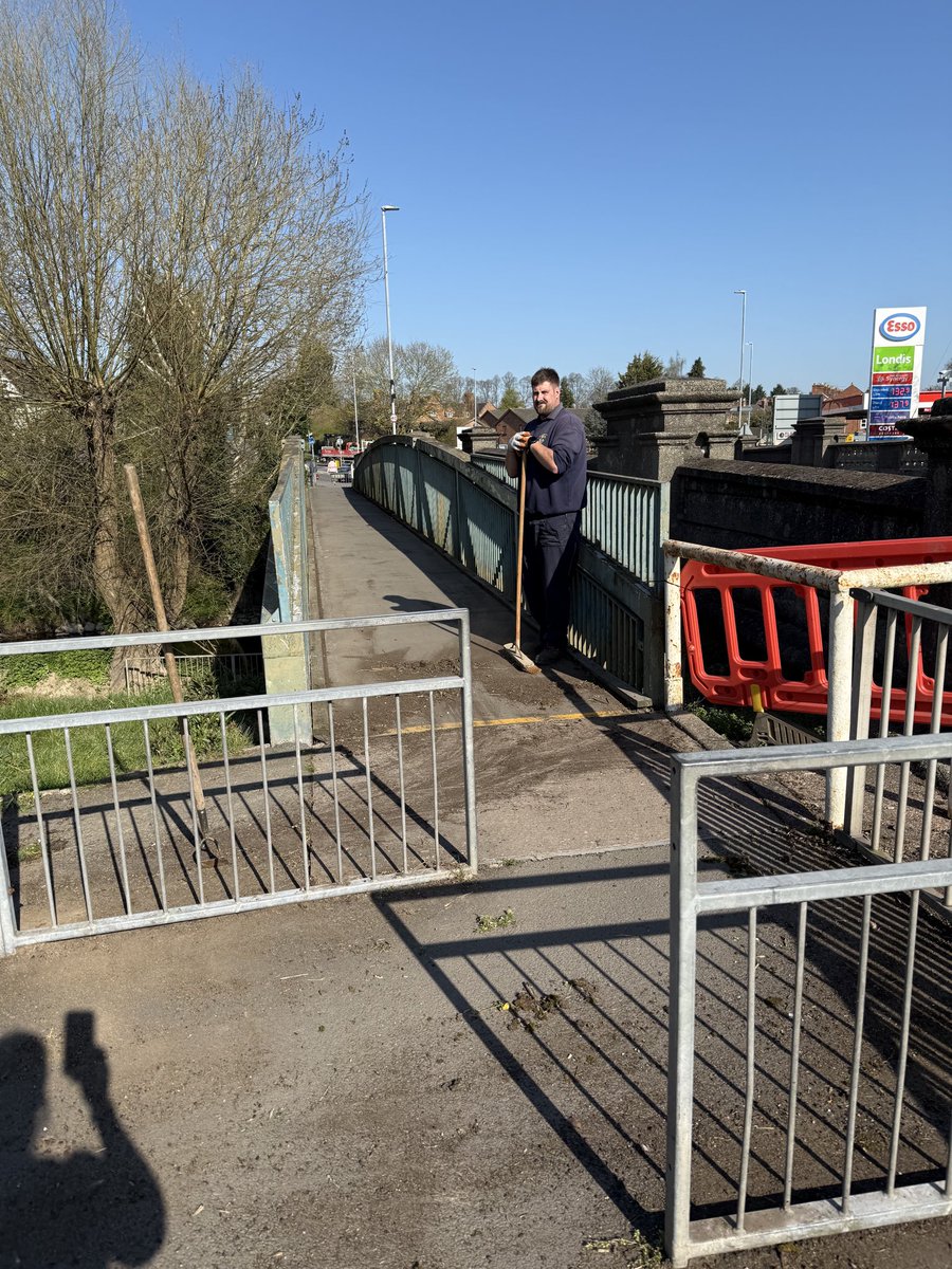😊J Karen Stringer 🧼🤲😷 (@jakeahess) on Twitter photo Polite and hardworking <a href="/ShrewsburyTC/">ShrewsburyTC</a> clearing debris from #MeoleIslandFootbridge making it safer and wider. Often manual methods are the only effective ones. (A spade and hoe had been used too)
Thankyou Polite and hardworking <a href="/ShrewsburyTC/">ShrewsburyTC</a> clearing debris from #MeoleIslandFootbridge making it safer and wider. Often manual methods are the only effective ones. (A spade and hoe had been used too)
Thankyou