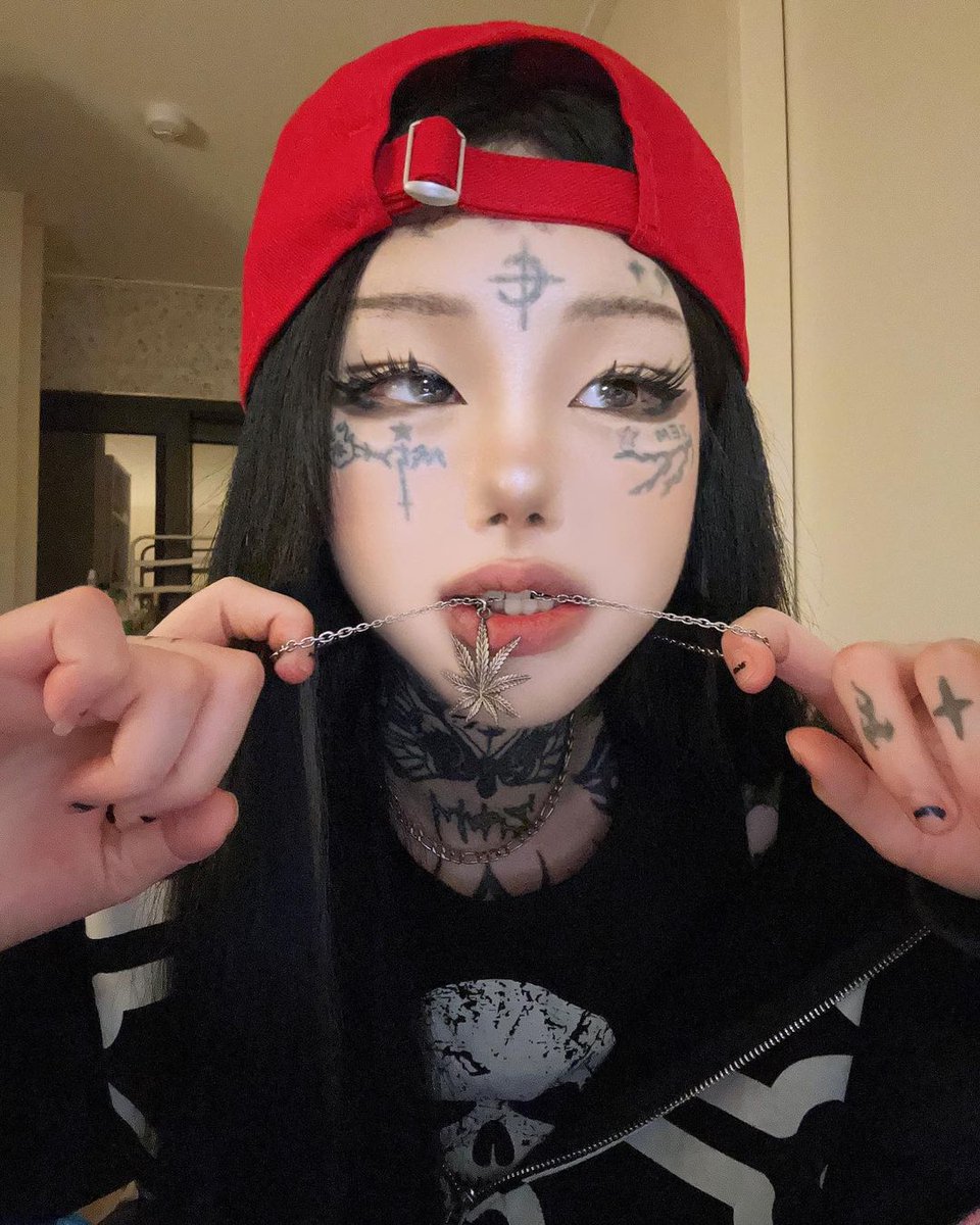 Chi Chi pack chainsaw
Skin u ass raw
If day keep goin dis way just might
BREAK U FAKKIN FACE TONIGHT