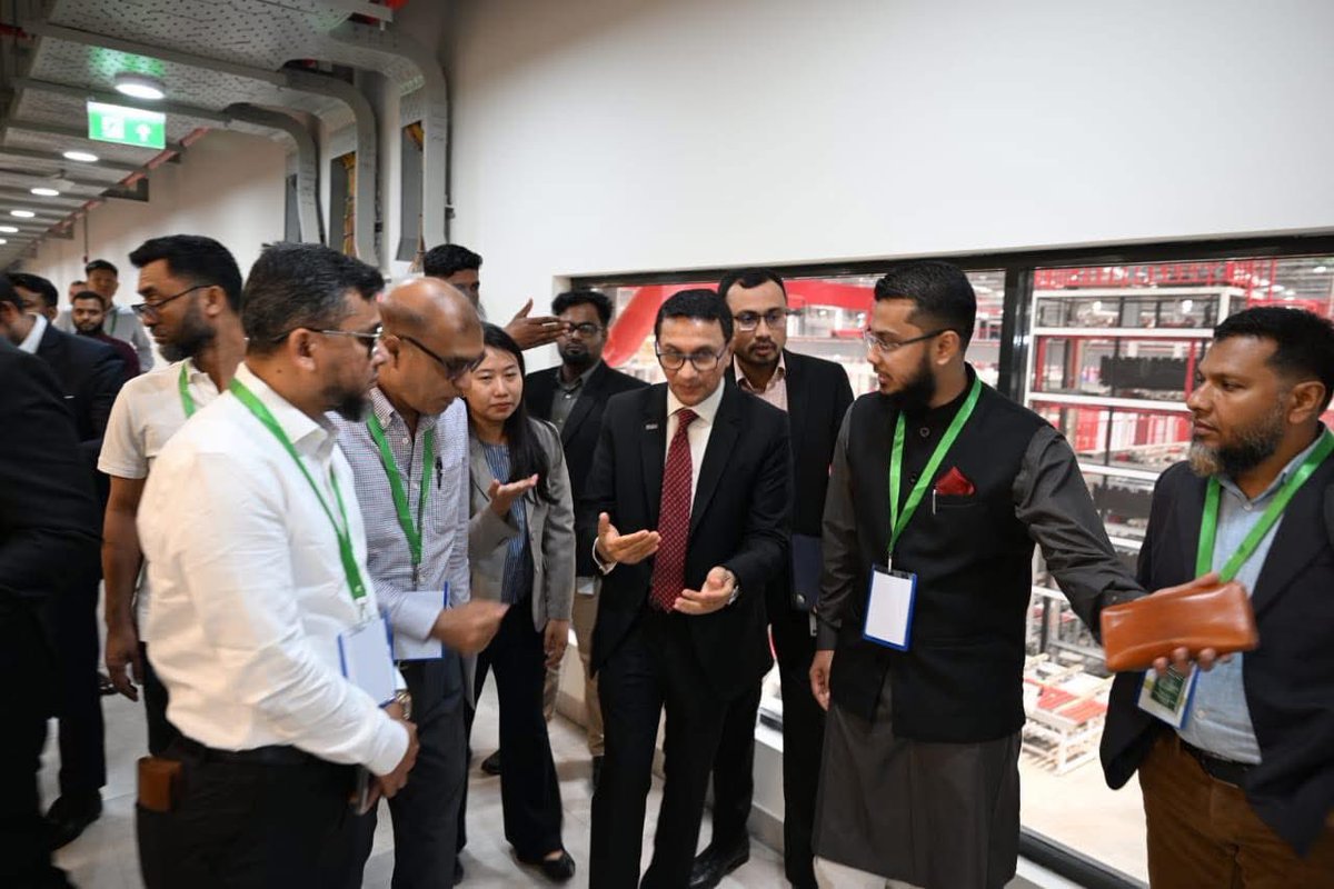ChiefAdviserGoB's tweet photo. Singer Bangladesh Limited managing  director MHM Fairoz poses for photographs with visiting investors, and  guides them during factory visit at Bangladesh Special Economic Zone in Araihazar, Narayanganj on the second day of Bangladesh Investment Summit on Tuesday. https://t.co/nLY12mjinR