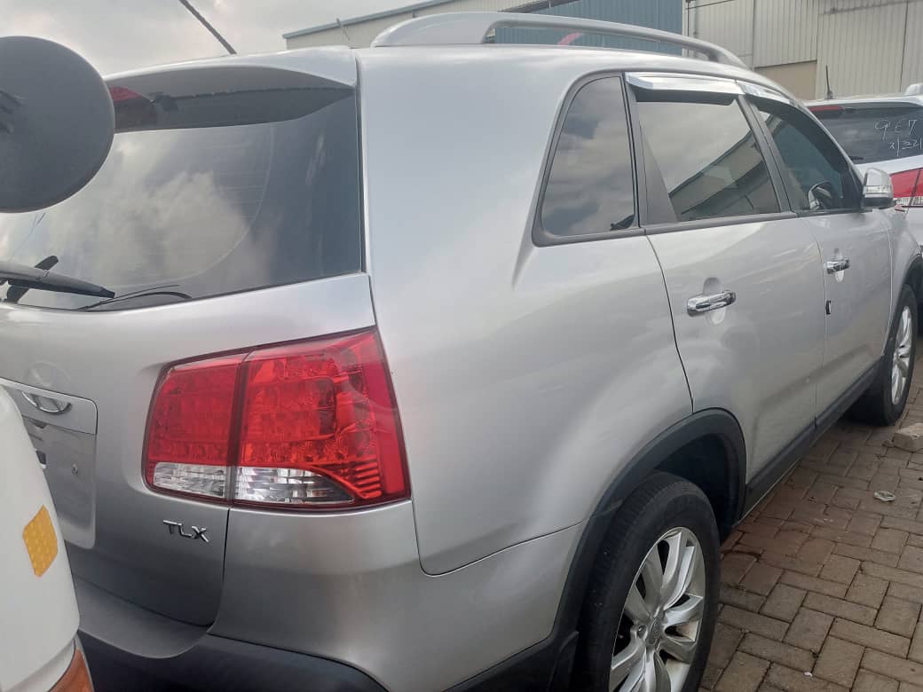 Welcome sir!
For  Kia Sorento it's new it's has 7 sitting good condition full options  year 2011  low price 15M

0784682236 turagufasha byihuse