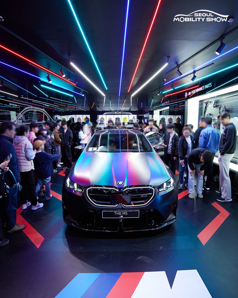 SeoulMotorShow's tweet photo. 🎉
올해로 30주년을 맞이한 국내 최대 모빌리티쇼,
2025서울모빌리티쇼가 많은 분들의 기대와 관심 속에 개막했습니다!

이번주는 가족·친구·연인과 함께 
다양한 분야의 모빌리티 기술과 제품을 경험해 보세요!

👀더 많은 현장 사진이 궁금하다면?
https://t.co/TQmwUZyYa5

#2025서울모빌리티쇼 https://t.co/m23ca2M2Pr