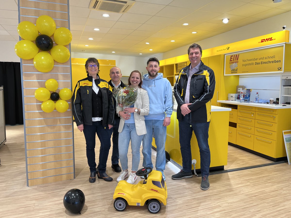 Deutsche Post und DHL News für Bayern und BaWü (@dpdhl_muc) on Twitter photo Super schick und schön gelb 💛: Die neue <a href="/DeutschePostDHL/">Deutsche Post und DHL News</a> #Partnerfiliale in #Reutlingen. Herzlichen Glückwunsch an Pia & Sefer Ates zur Eröffnung – die zweite Filiale in ihrer Hand! 💪
Danke für euren Einsatz und die Zusammenarbeit. #DHL #Teamwork Super schick und schön gelb 💛: Die neue <a href="/DeutschePostDHL/">Deutsche Post und DHL News</a> #Partnerfiliale in #Reutlingen. Herzlichen Glückwunsch an Pia & Sefer Ates zur Eröffnung – die zweite Filiale in ihrer Hand! 💪
Danke für euren Einsatz und die Zusammenarbeit. #DHL #Teamwork
