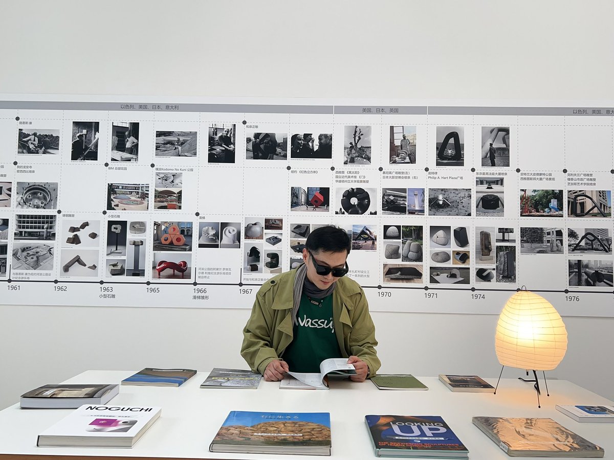 Nicky_Meng_'s tweet photo. 作者画廊 于2025年4月5日至4月20日呈现野口勇《在混沌中寻找永恒的诗意》研究展。20世纪艺术史中，野口勇（Isamu Noguchi, 1904-1988）是一个无法被归类的存在。他是雕塑家、景观设计师、舞台艺术家，也是哲学家与冒险者。
他的创作跨越了东西方文化的鸿沟，
#艺术 #展览 #艺术家 #art https://t.co/DGL7zVGNkl