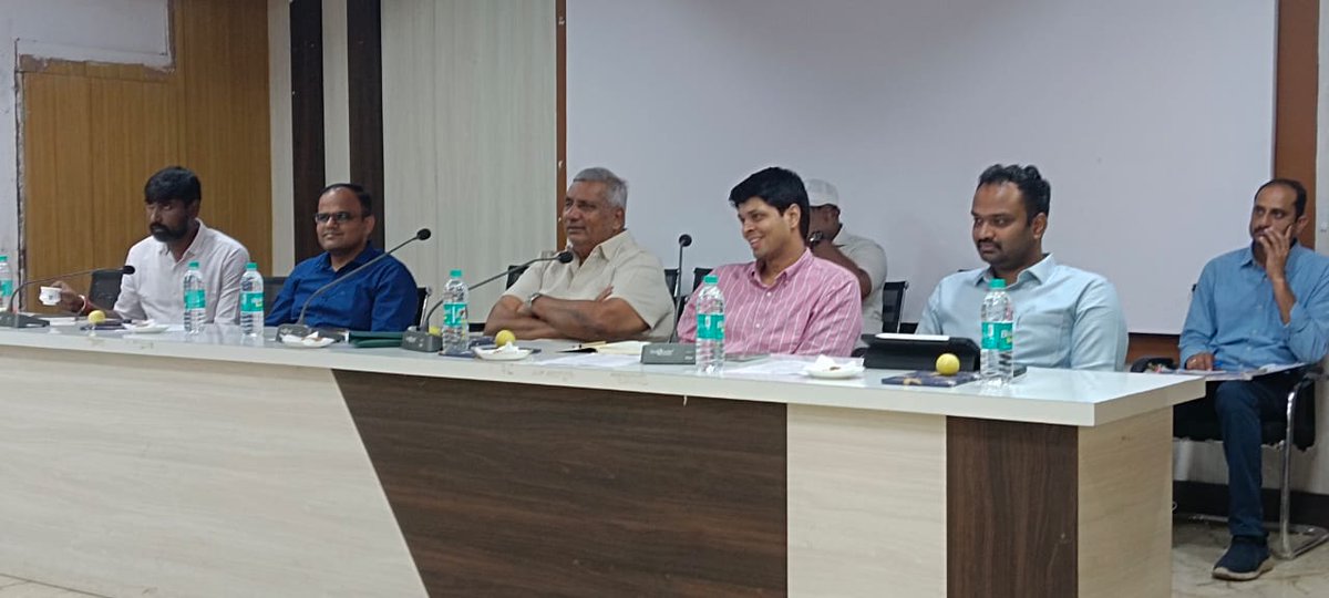 ZP_Mysuru's tweet photo. ಮಾನ್ಯ ಮುಖ್ಯಮಂತ್ರಿಗಳ ಕಾರ್ಯಕ್ರಮದ ನಿಮಿತ್ತ ಪಶುಸಂಗೋಪನೆ ಮತ್ತು ರೇಷ್ಮೆ ಇಲಾಖೆ ಸಚಿವರಾದ ಕೆ.ವೆಂಕಟೇಶ್ ಅವರ ಅಧ್ಯಕ್ಷತೆಯಲ್ಲಿ ಪಿರಿಯಾಪಟ್ಟಣ ತಾ. ಪಂ ಸಭಾಂಗಣದಲ್ಲಿ ಇಂದು ಪೂರ್ವಭಾವಿ ಸಭೆ ನಡೆಸಲಾಯಿತು.ವೇದಿಕೆಯಲ್ಲಿ ಜಿಲ್ಲಾಧಿಕಾರಿ ಜಿ.ಲಕ್ಷ್ಮೀಕಾಂತ ರೆಡ್ಡಿ, ಜಿ. ಪಂ ಸಿಇಓ ಎಸ್.ಯುಕೇಶ್ ಕುಮಾರ್ ಹಾಗೂ  ಅಧಿಕಾರಿಗಳು ಉಪಸ್ಥಿತರಿದ್ದರು. https://t.co/m1tZE5twUX