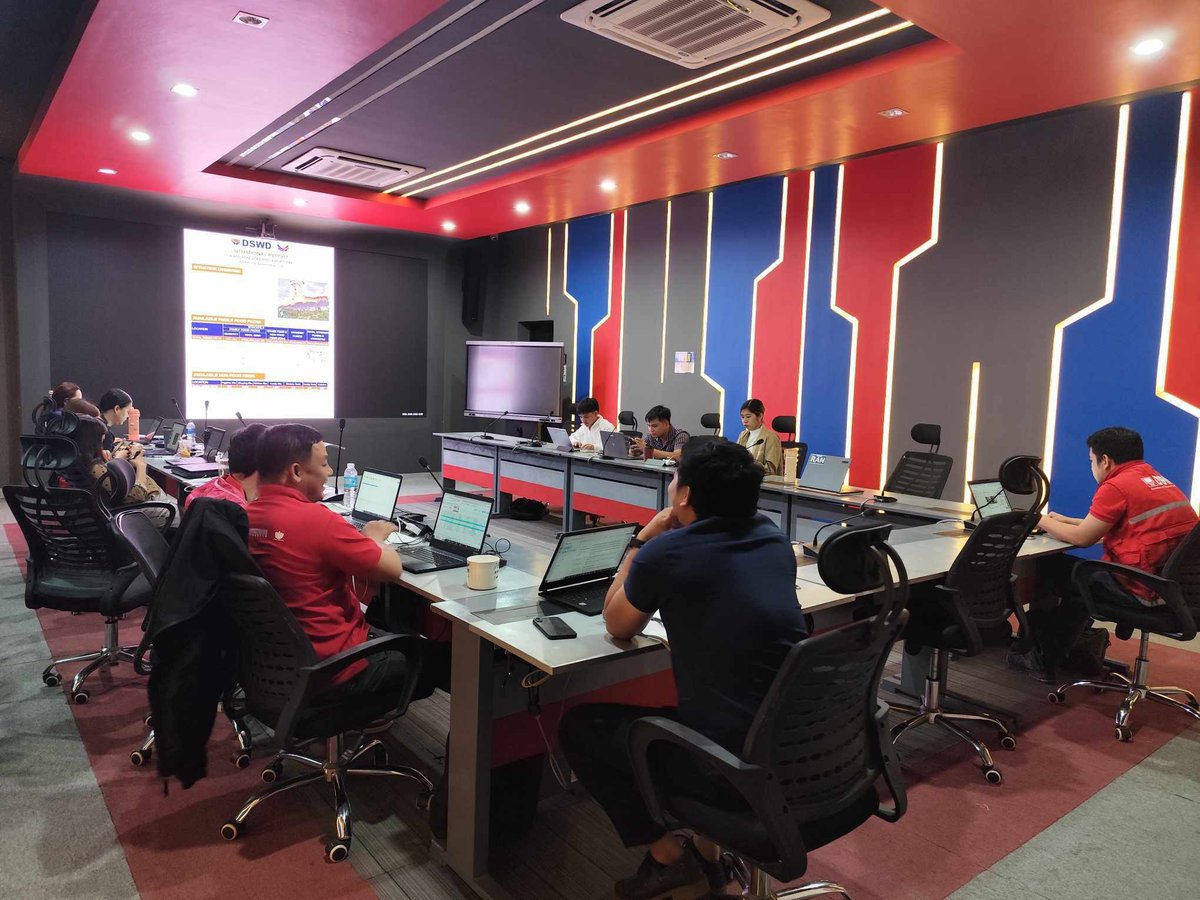 dswdserves's tweet image. LOOK: Following the eruption of #Kanlaon Volcano early morning of Tuesday (April 8 ), the DSWD Field Office 6 – Western Visayas immediately convened at the Regional Operational Center to strengthen response measures for affected communities.

The DSWD FO-6 continues to coordinate