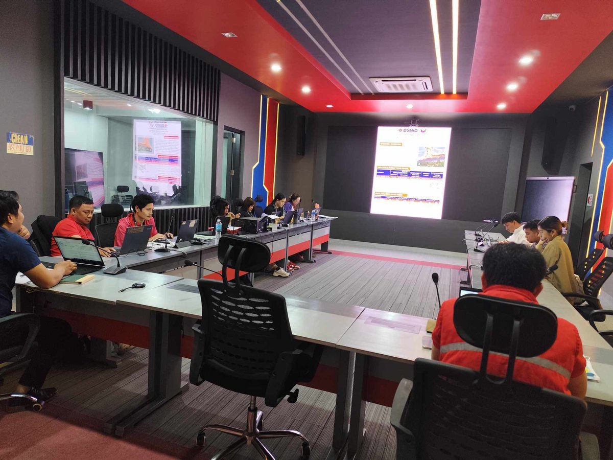 dswdserves's tweet image. LOOK: Following the eruption of #Kanlaon Volcano early morning of Tuesday (April 8 ), the DSWD Field Office 6 – Western Visayas immediately convened at the Regional Operational Center to strengthen response measures for affected communities.

The DSWD FO-6 continues to coordinate