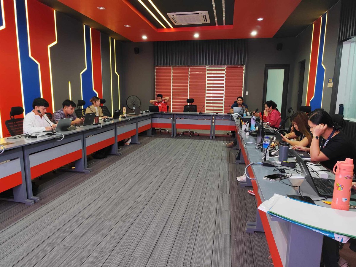 dswdserves's tweet image. LOOK: Following the eruption of #Kanlaon Volcano early morning of Tuesday (April 8 ), the DSWD Field Office 6 – Western Visayas immediately convened at the Regional Operational Center to strengthen response measures for affected communities.

The DSWD FO-6 continues to coordinate