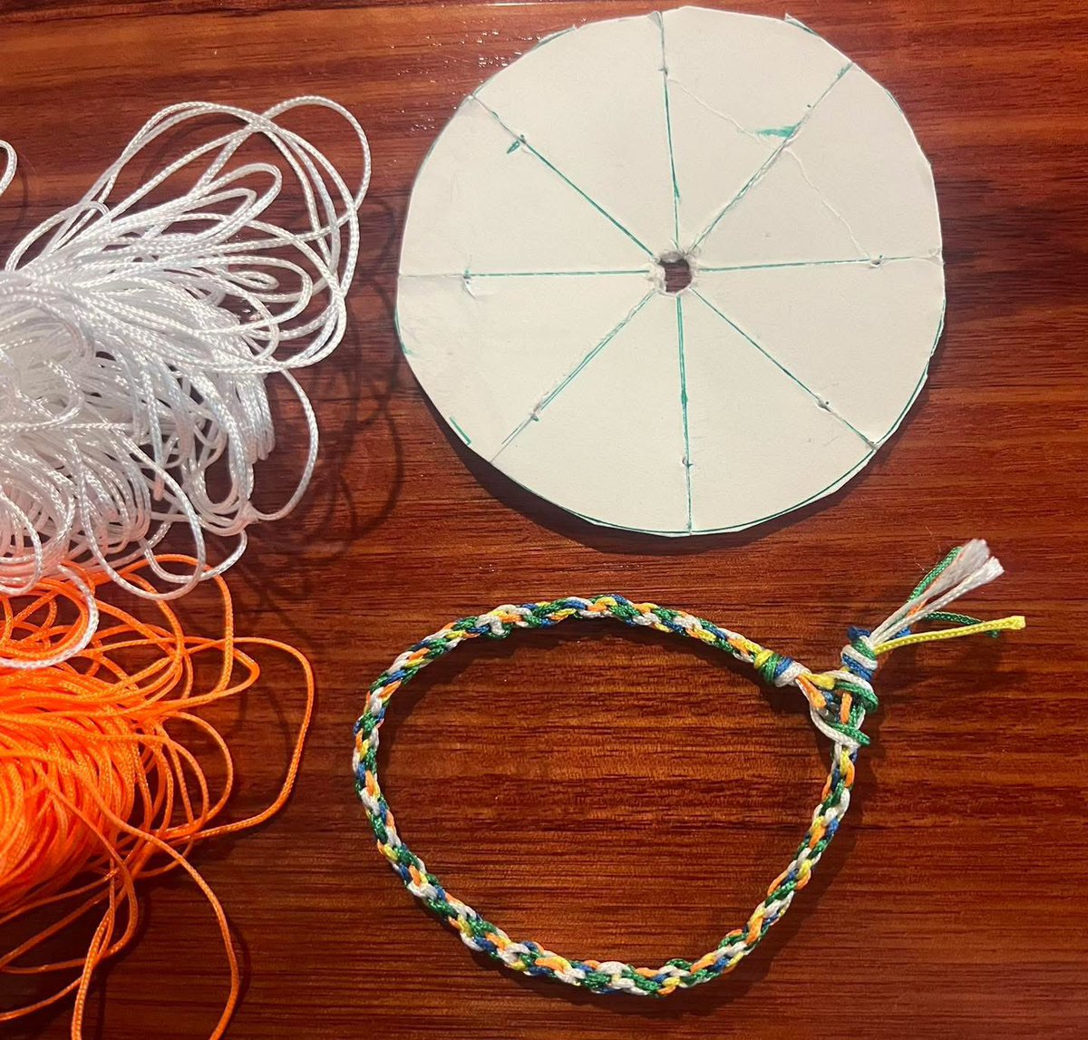 I’ve enjoyed trying out Kumihimo weaving and some of the young people I see have found it relaxing to do in sessions. Thanks to Australian Childhood Foundation for the great idea  - they shared it in their blog at professionals.childhood.org.au/prosody/2024/1…
#childtherapist #childpsychology #therapy