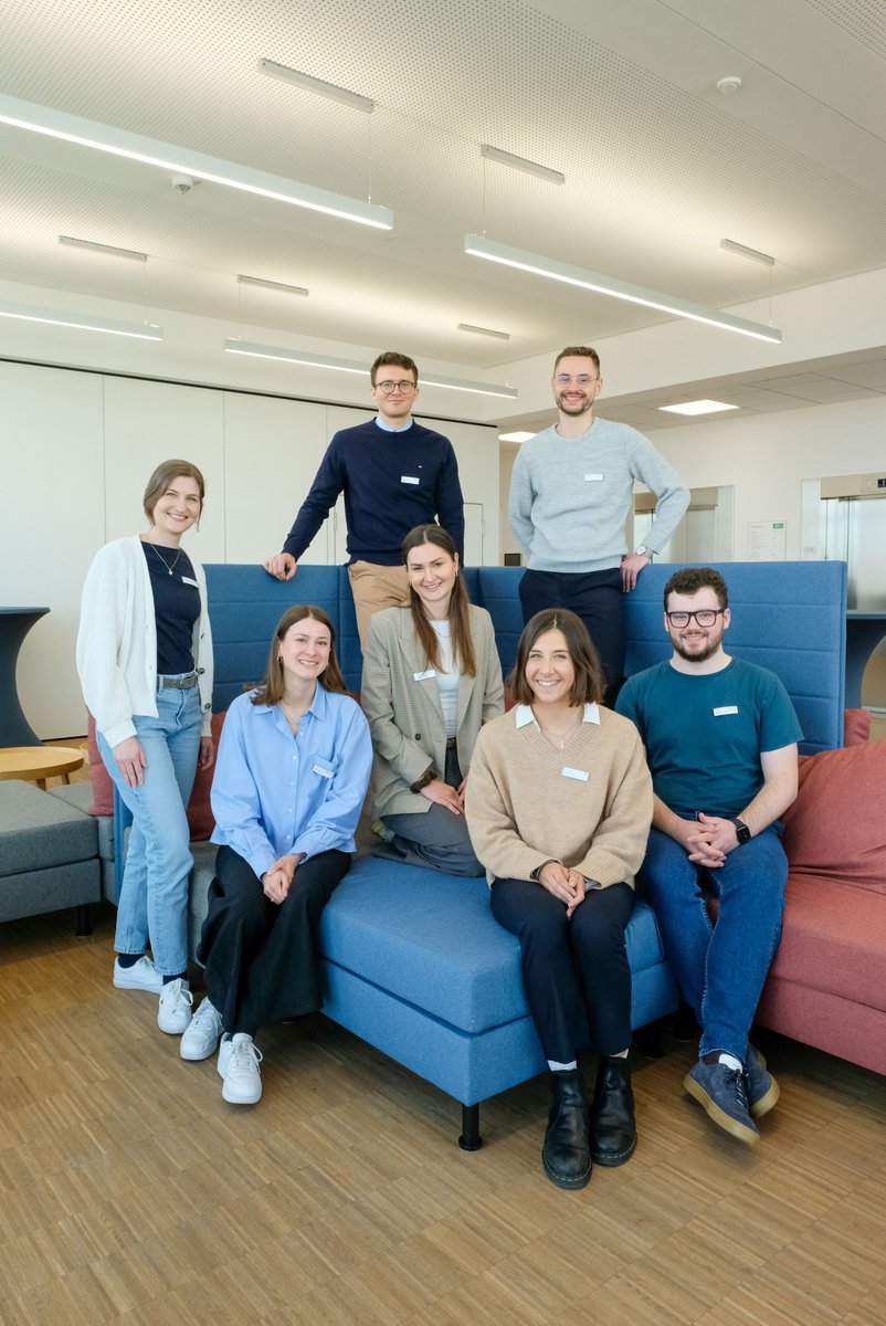 Traineestart bei der #AOKBayern: Wir begrüßen acht neue Kolleginnen und Kollegen für ihr 18-monatiges Einstiegsprogramm bei uns. Infos unter: aok.de/karriere/train…