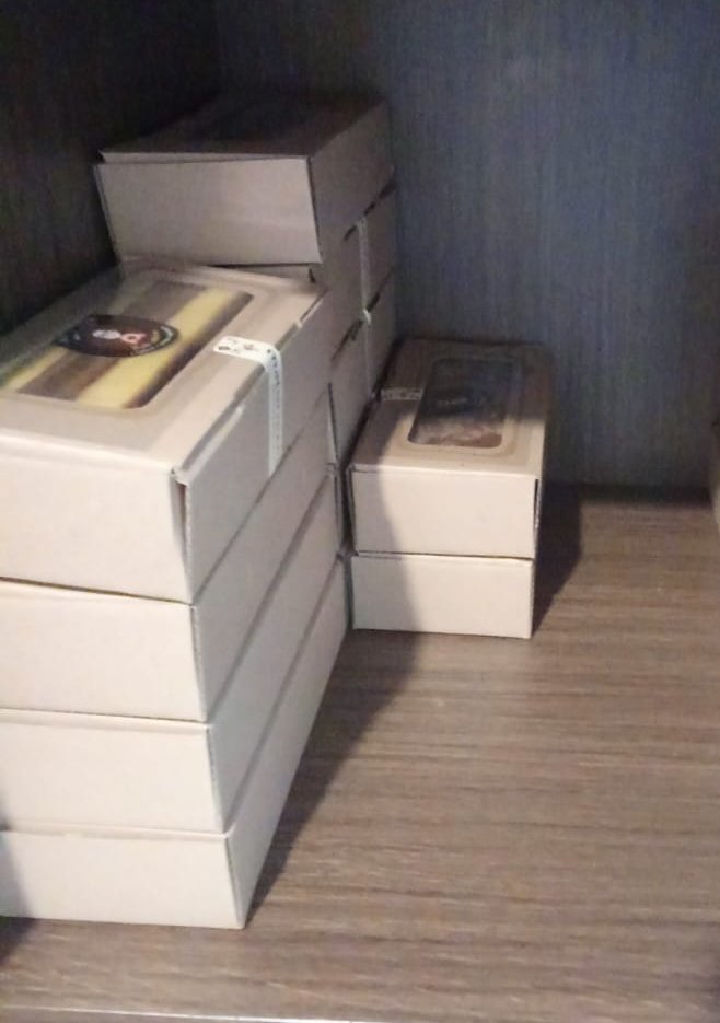 Sendiri juga bahagia
Bersamamu tentu lebih bahagia 
zeyeeeeeenkkkk

Silakan pilih mau kue kering atau spikoe dan tulis domisili ya

Free ongkir seNKRI untuk 2 orang

Bagi yang mau saja 
Cuzz
⏰24 jam

#nyonyahsyuperjuaranya