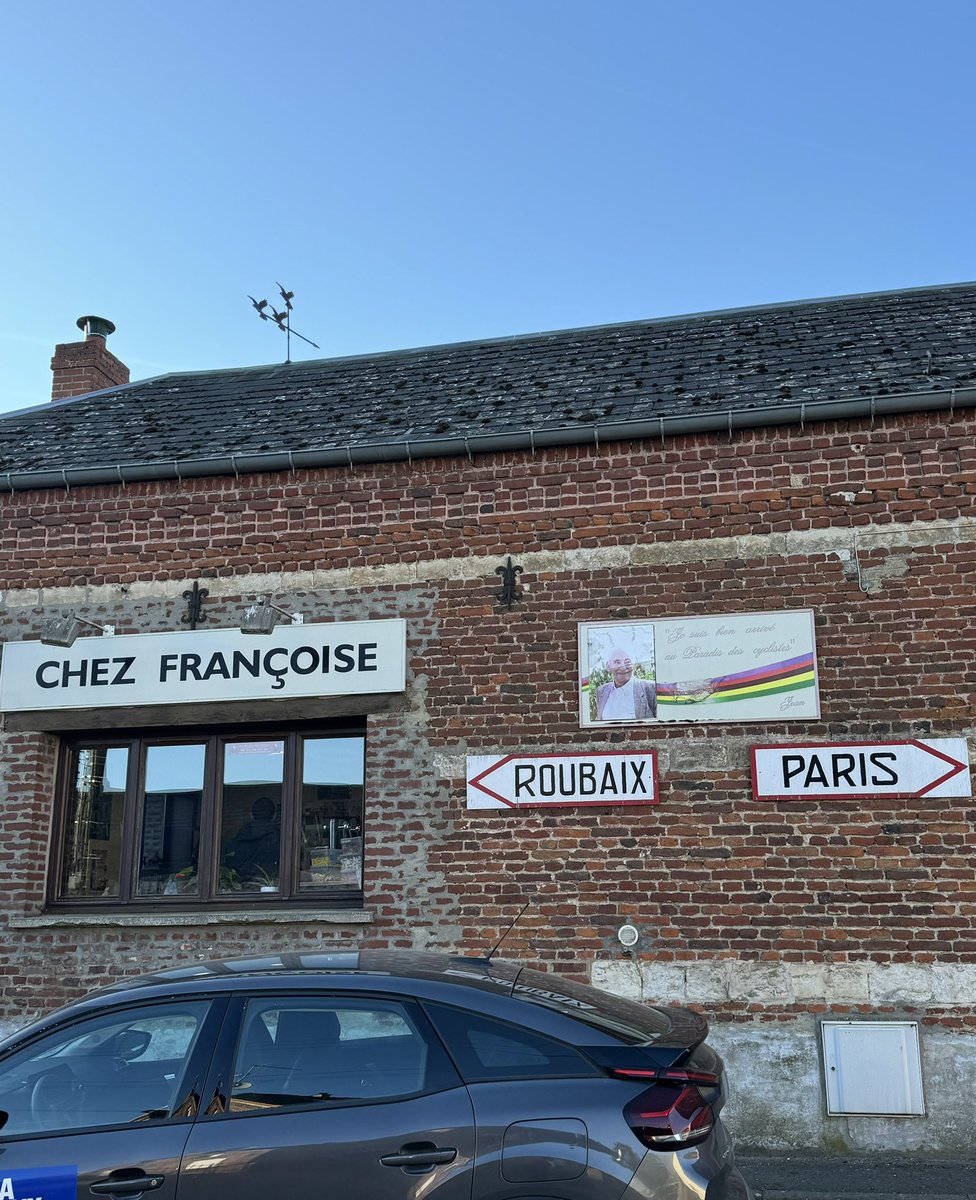 Let’s get started for a day on the cobbles of #ParisRoubaix and #ParisRoubaixFemmes 🙌

C’est parti pour une journée de reconnaissance des pavés de #ParisRoubaix et #ParisRoubaixFemmes 😎