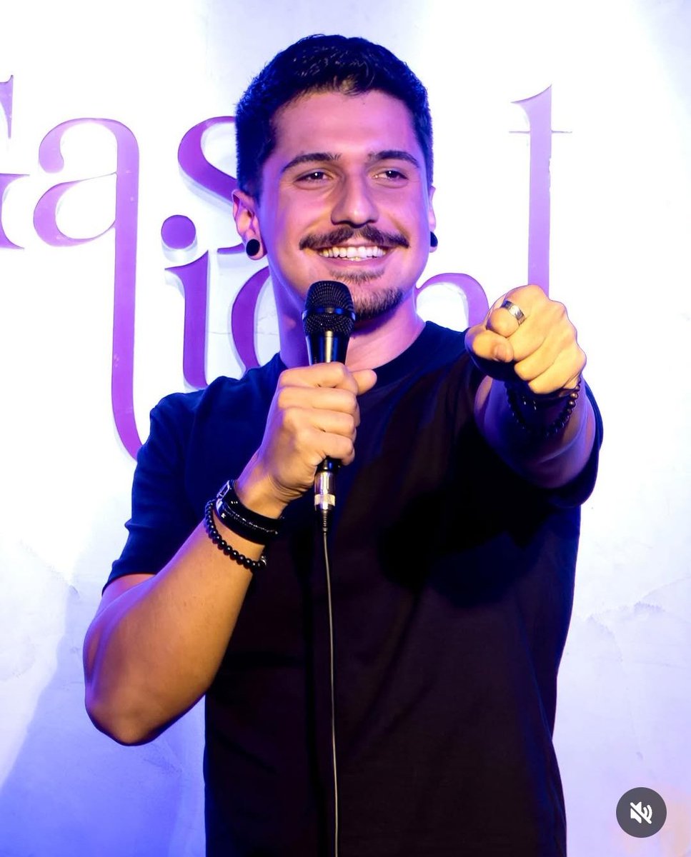 Henriqu86422679's tweet photo. Esse Comediante Felix Americano é um gostoso 🤤🤤 https://t.co/3hA0oVfUkR