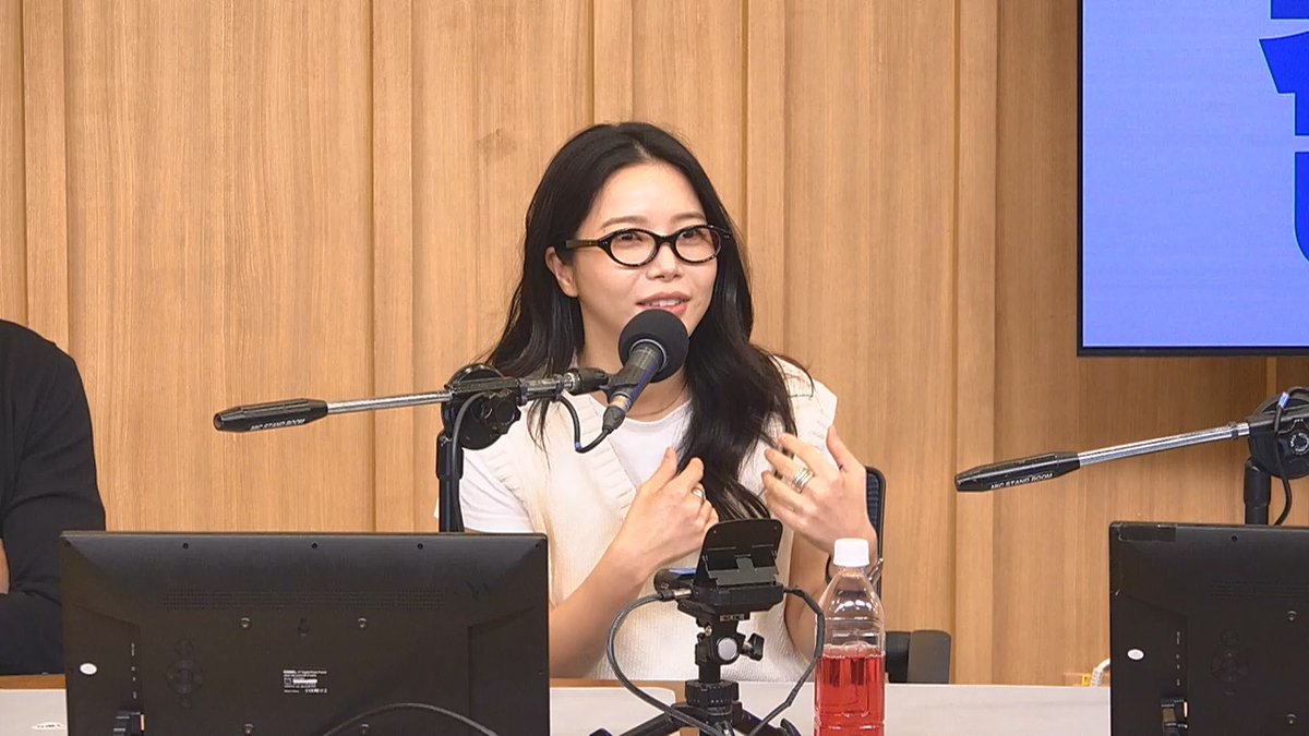 ggomo_rec_0619's tweet photo. 250408 컬투쇼 #solarkeem (WEB-DL 720p H264)
https://t.co/FMwYHlzUxM
https://t.co/lWHdlyz2Wo
#마마무 #MAMAMOO #솔라 #Solar https://t.co/9Gbzogp6ZX