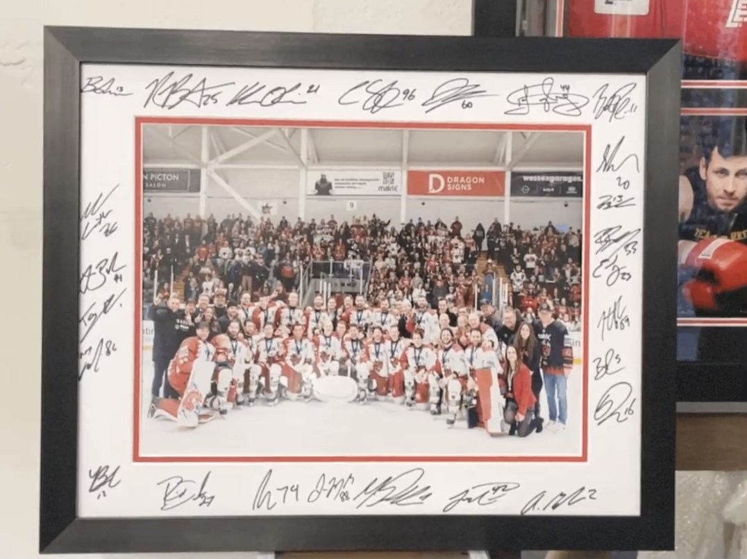 Calling all <a href="/cardiffdevils/">Cardiff Devils</a> fans. Chance to win a little bit of Devils memorabilia. Conti Cup winning team pic take by <a href="/JamesAssinder/">James Assinder</a> framed by <a href="/CardiffFrame/">Cardiff Frame Co.</a> signed by the whole team. 20 x 16 frame. All proceeds to <a href="/tyhafan/">Tŷ Hafan Children's Hospice</a> via <a href="/tyhafanhockey/">Tŷ Hafan Ice Hockey</a> <a href="/ukfallstars/">UK Charity Allstars</a> £2 a ticket. DM me 😈❤️