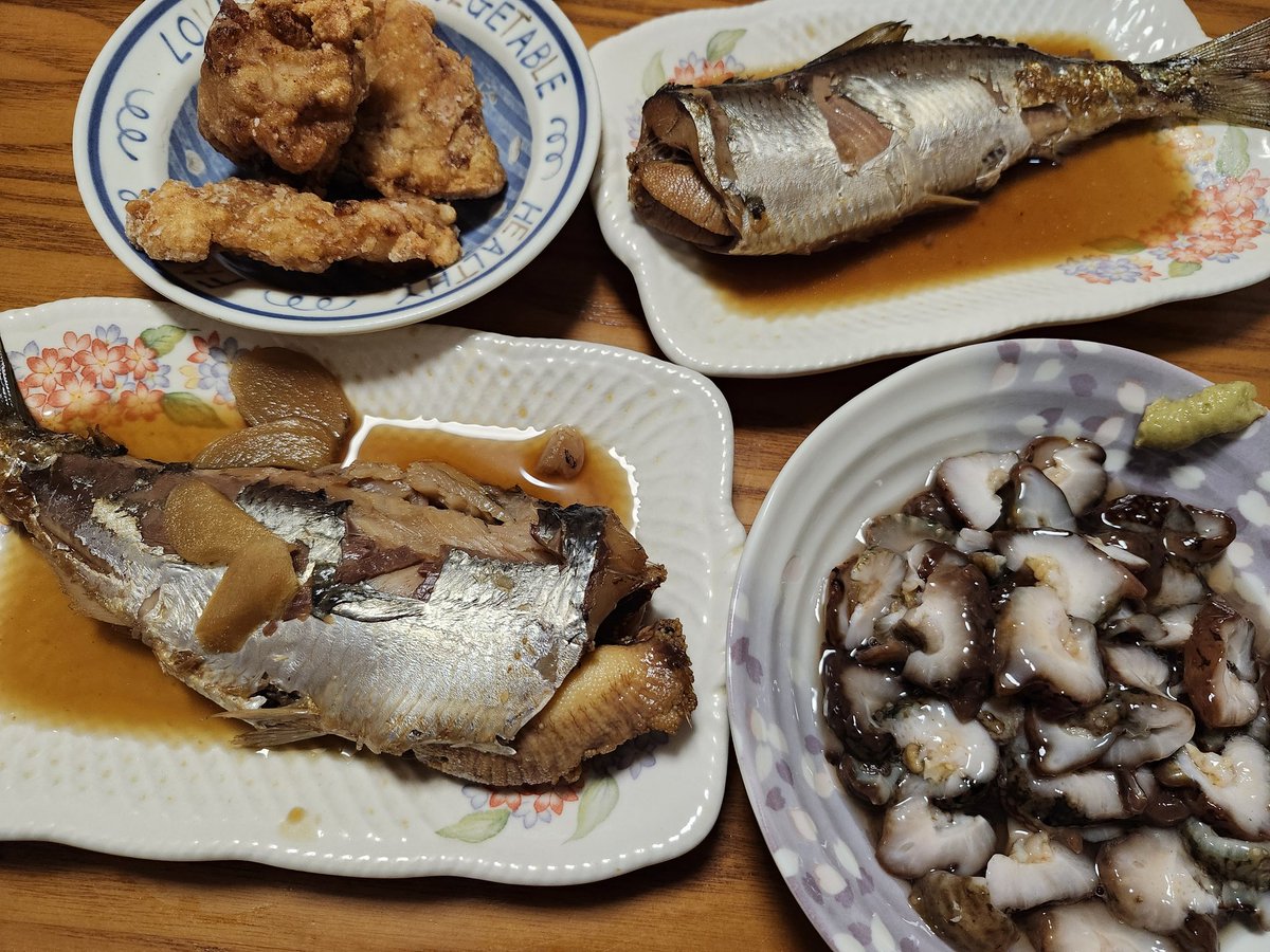 simauraout's tweet photo. ニシン煮付け♡
ナマコ酢の物♡
カスベ唐揚げ♡🤤 https://t.co/NFrzGWirwR