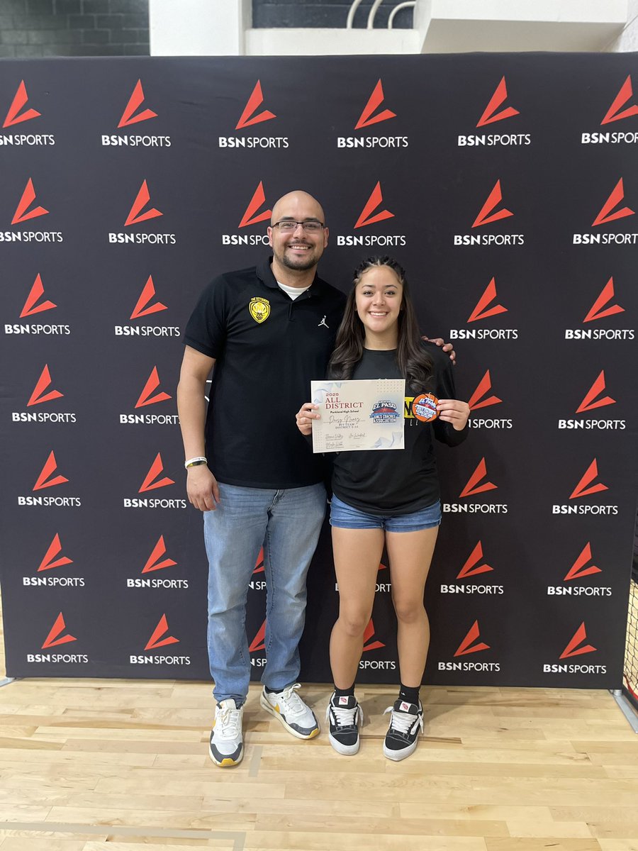 2027 Guard Daisy Nunez being recognized today at The Greater El Paso Girls Basketball All Star game for her 2-5A 1st Team All District selection ⚫️🤘🏼🟡