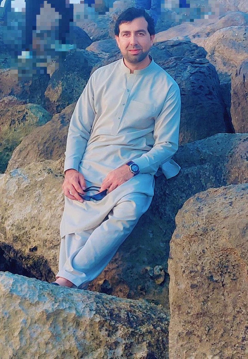 اک حسرت تھی پھر مار دی ہم نے 
تیرے بغیر ہی عید گزار دی ہم نے 
ہر گھڑی مشکل تھی مگر، دیکھ ہر گھڑی گزار دی ہم نے