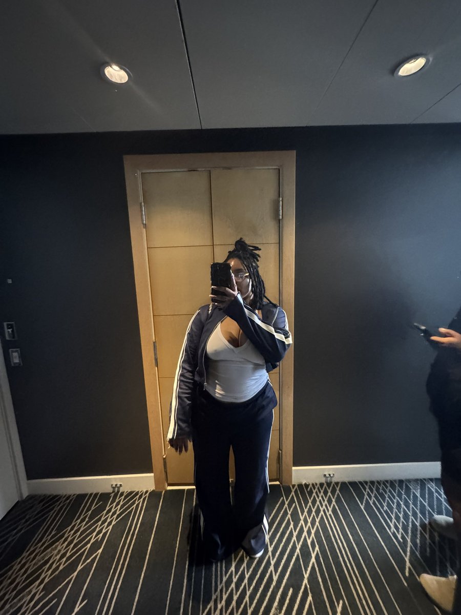 lilzy4l's tweet photo. I never cared 😂😘😘😘 #imaprincess https://t.co/Q8gdXCbQmo