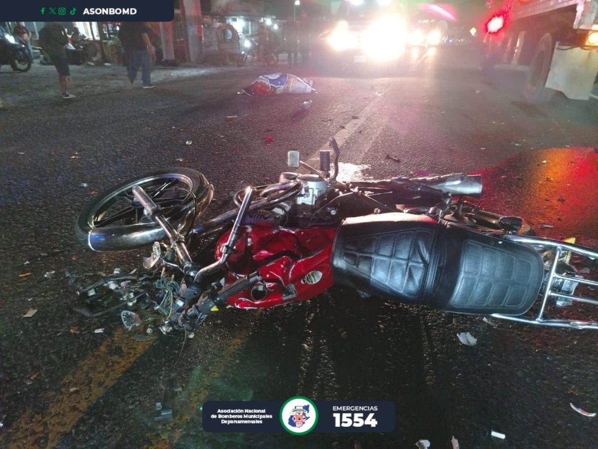DiariodeGT_'s tweet photo. 🚨 ¡TRAGEDIA EN CARRETERA! Accidente en el Km 149 de la Ruta al Pacífico deja una persona muerta. 💀🚑 Bomberos Municipales en escena confirman lo peor. ¿Hasta cuándo las carreteras seguirán cobrando vidas? 😡 #RutaAlPacífico #Accidente https://t.co/yzL6IkL21U