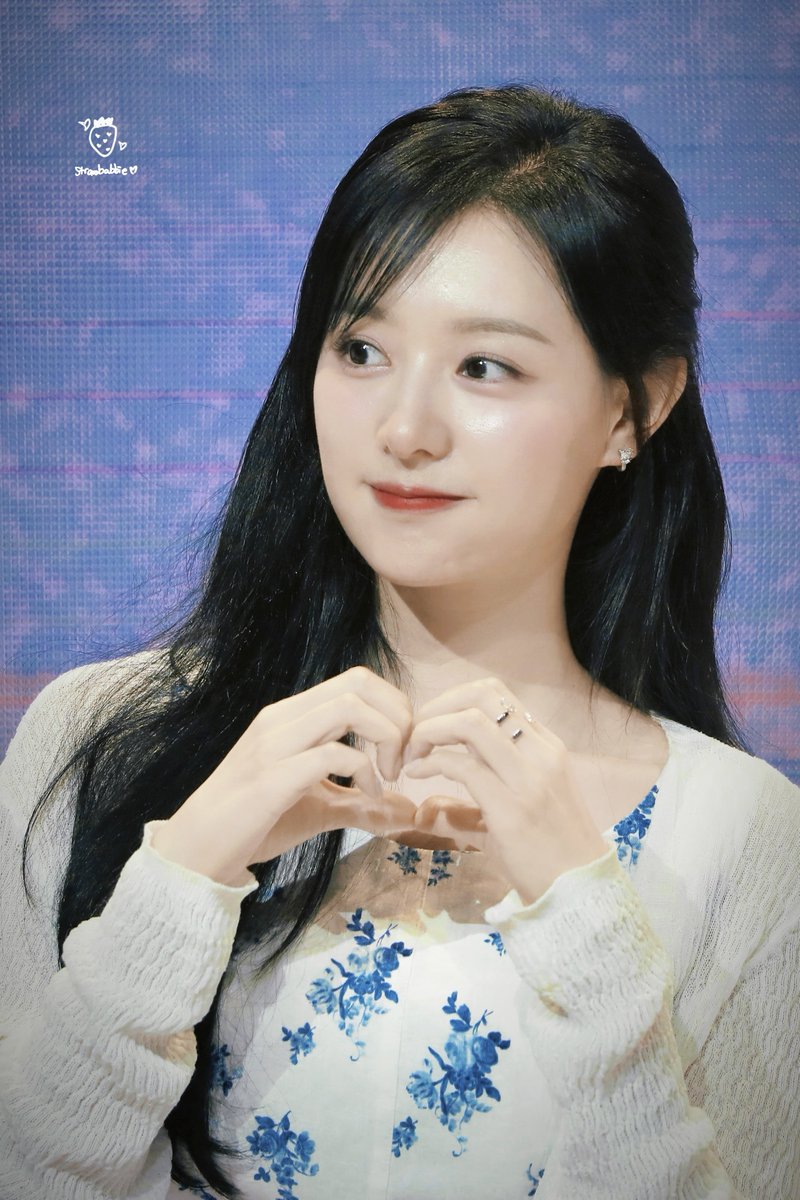240623 BE MY ONE 

#AprilFoolsDay #만우절 #HappyAprilFoolsDay
#김지원 #Kimjiwon #KimJiwon