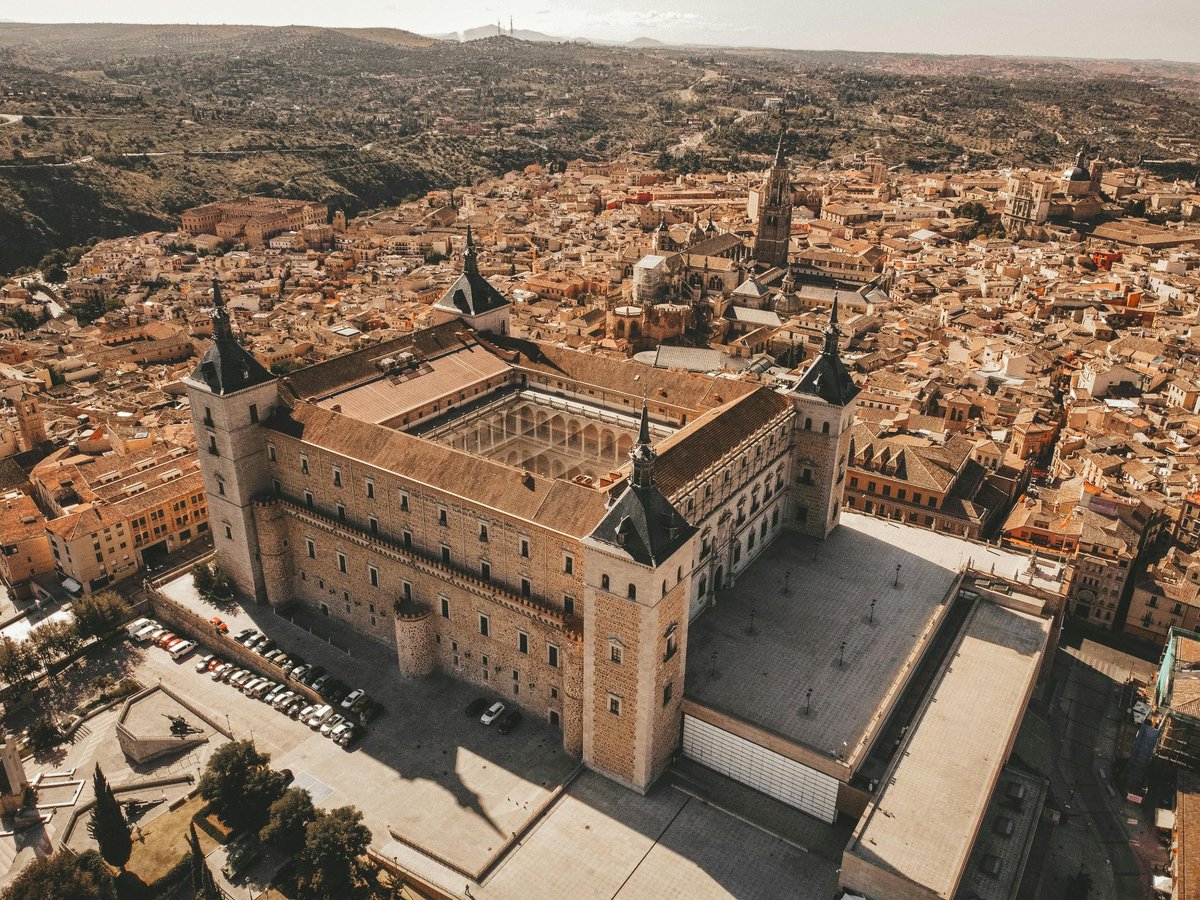 🇪🇸Listed as a UNESCO World Heritage Site in 1986, Toledo is a famous cultural city where Christianity, Islam and Judaism have coexisted for millennia. 🏰 Strolling through the ancient streets, you can experience the Gothic Catedral de Toledo, walk through the Puerta de Bisagra, and discover the artistic treasures in the Iglesia de Santo Tome. The stories of civilisation are hidden behind every brick.
#Toledo #Spain #Heritage #Travel #UNESCO
@UNESCO @ChinaEmbEsp @XHespanol @EspagneenFrance @NatGeoEsp @Spain_China