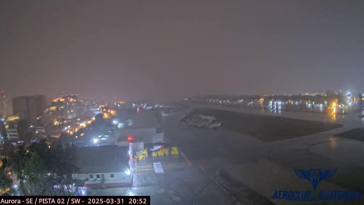 DiariodeGT_'s tweet photo. ¡ALERTA! 🌧️ Fuertes lluvias azotan zonas de la Ciudad de Guatemala 🌆. ¡Caos en las calles! 🚗💦 Precaución máxima, evita salir si no es necesario. 🚨 #GuatemalaLluviosa https://t.co/cmpqjbYezj