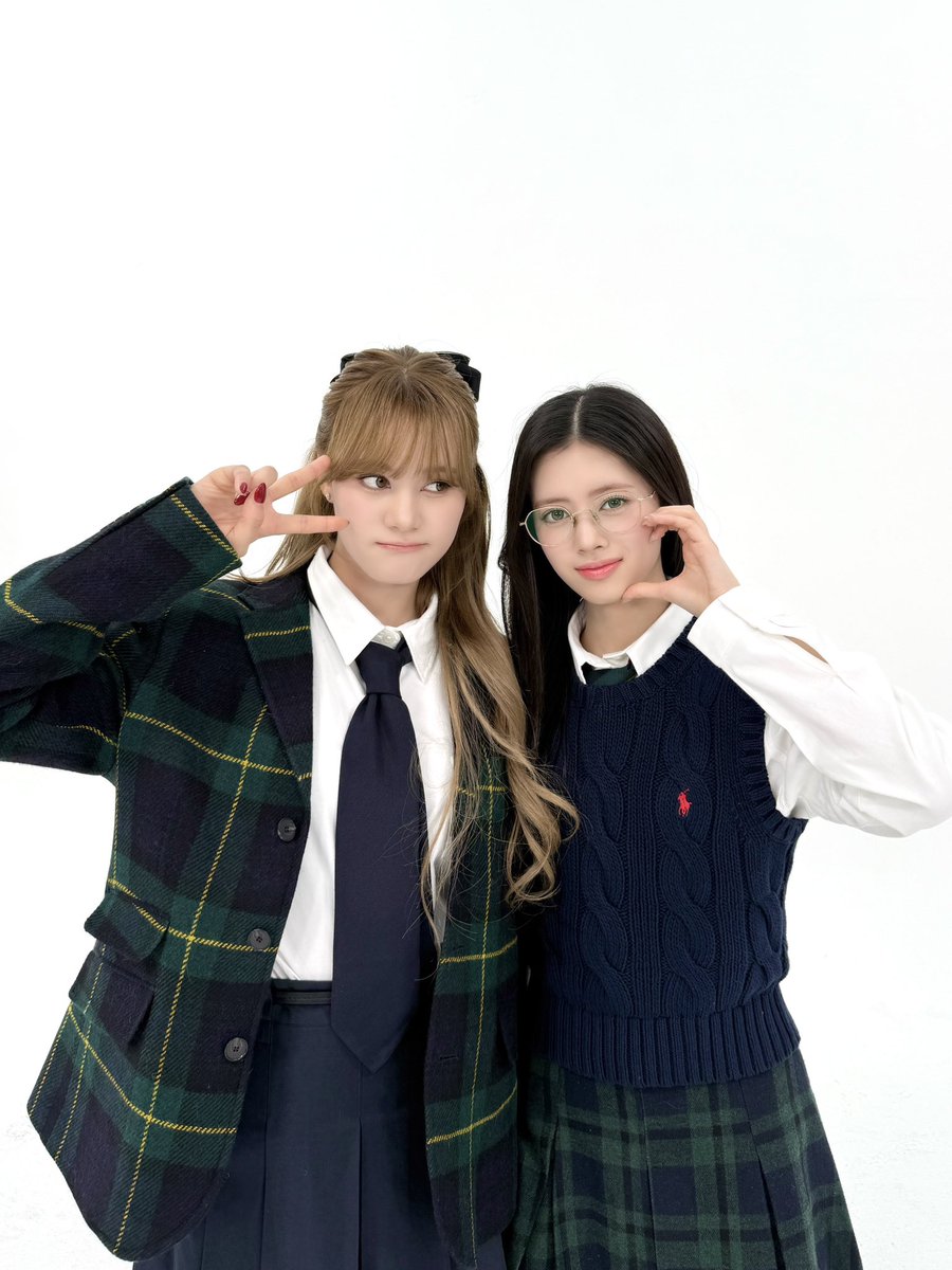 NiziU__official's tweet photo. [#NiziU_CAM]

Who’s the biggest SMARTY-PANTS⁉️🤓 

#NiziU #니쥬
#RIMA #리마
#NINA #니나
#LOVELINE
#NiziU_LOVELINE
#NiziU_Korea_Comeback
#니쥬한국컴백
#hello82 #SMARTYPANTS https://t.co/M66MXjk84N