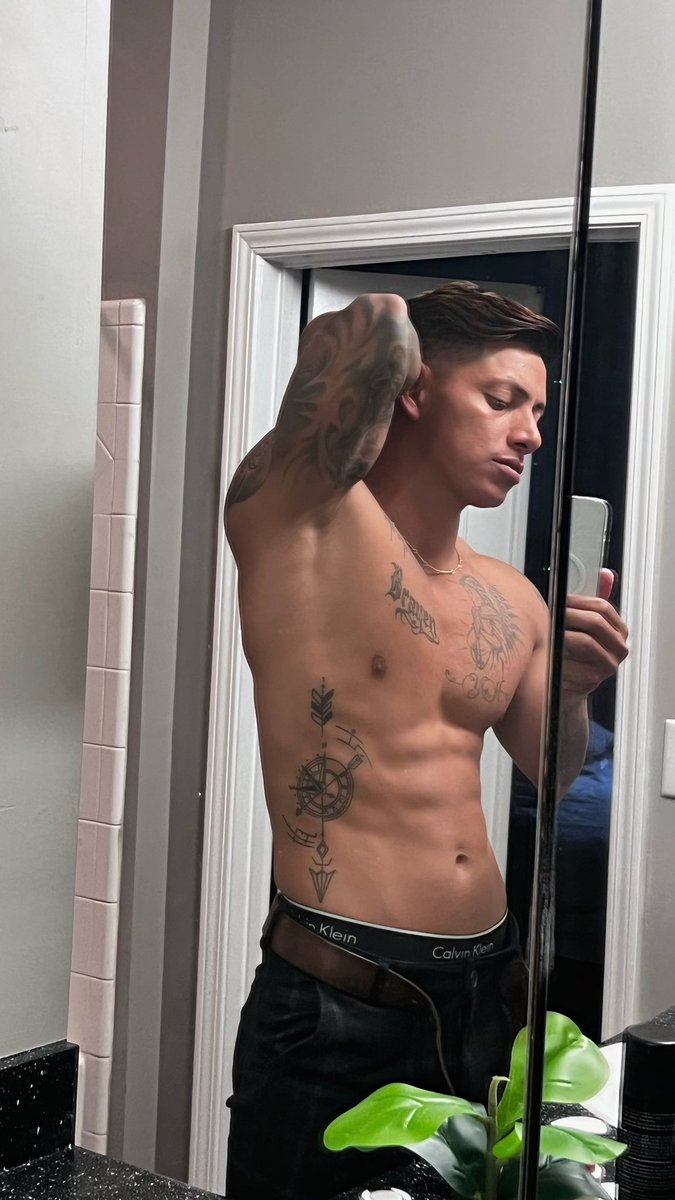 Rodelbifi's tweet photo. Quieres bañarte conmigo 🥵 https://t.co/G3J9dUm0Sh