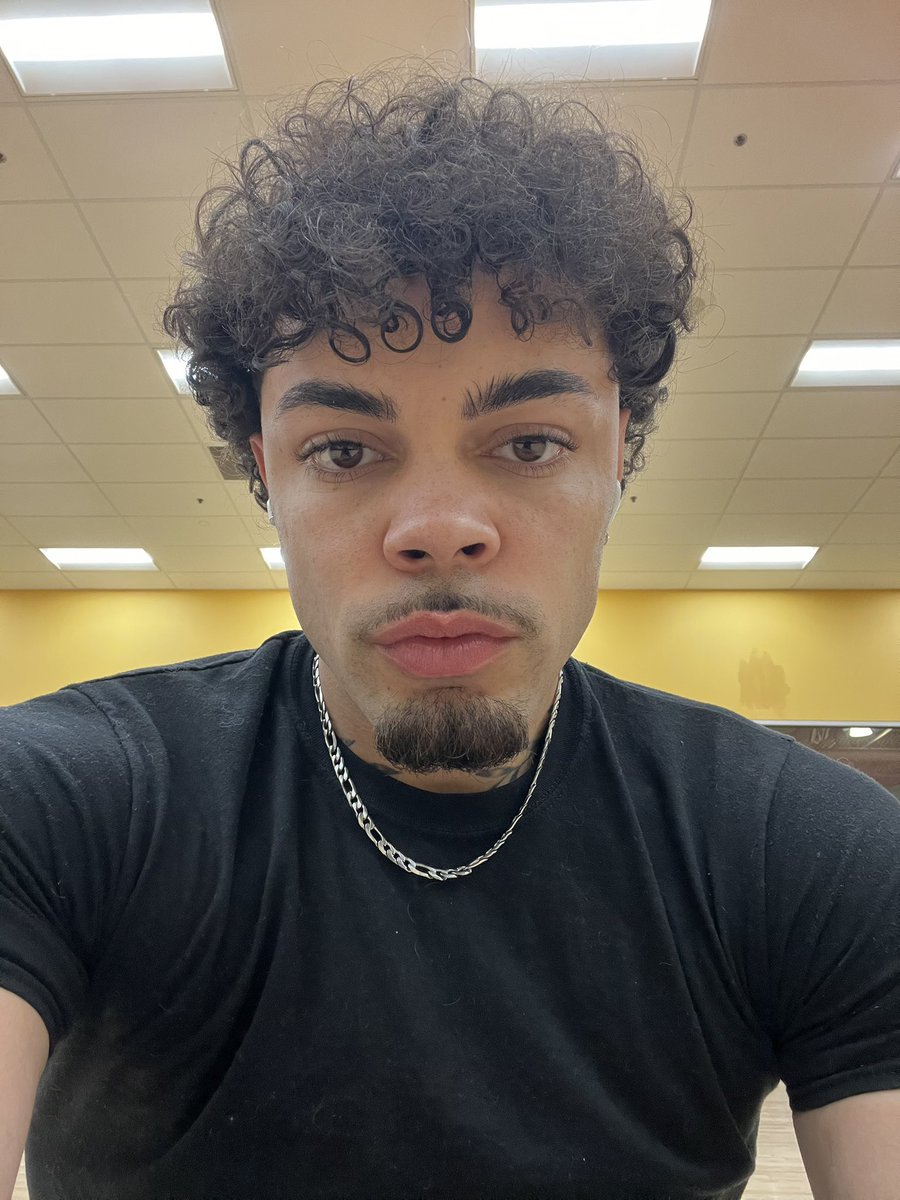 xavierm00n's tweet photo. moggin @ the gym https://t.co/AKGCJxhucP