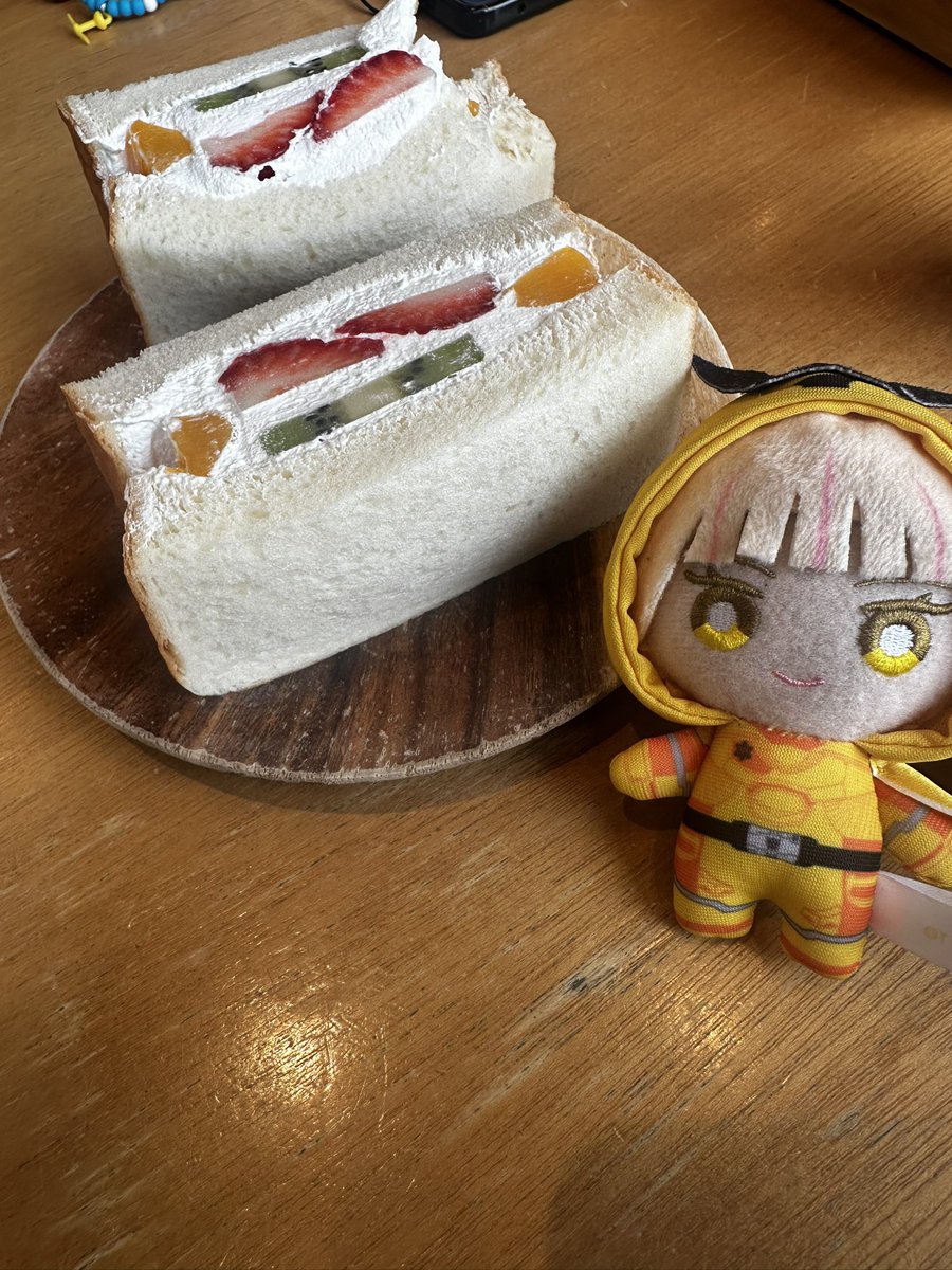 フルーツサンドうみゃかった